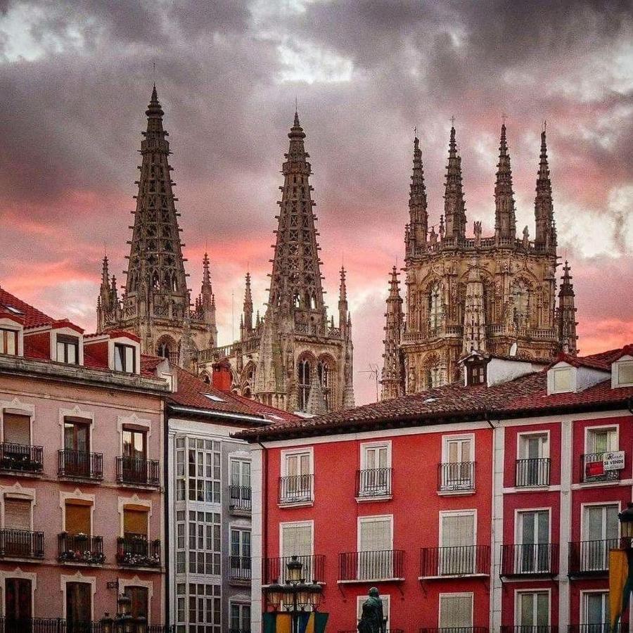 Atuaire Home Vivienda En Perfecta Ubicacion Al Lado De La Catedral De Burgo Εξωτερικό φωτογραφία